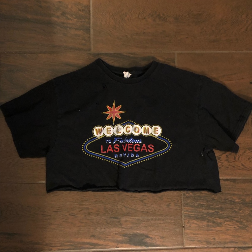 Cropped Las Vegas shirt
